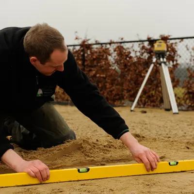 Zelf sierbestrating leggen? Deze tips helpen u op weg. Bindels Buiten Beleving