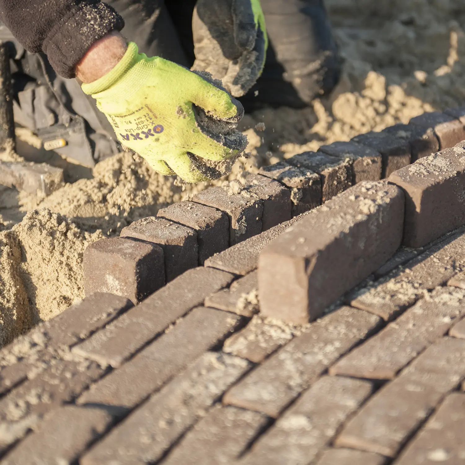 Een rond terras met klinkers aanleggen. Hoe doe je dat? - Bindels Buiten Beleving
