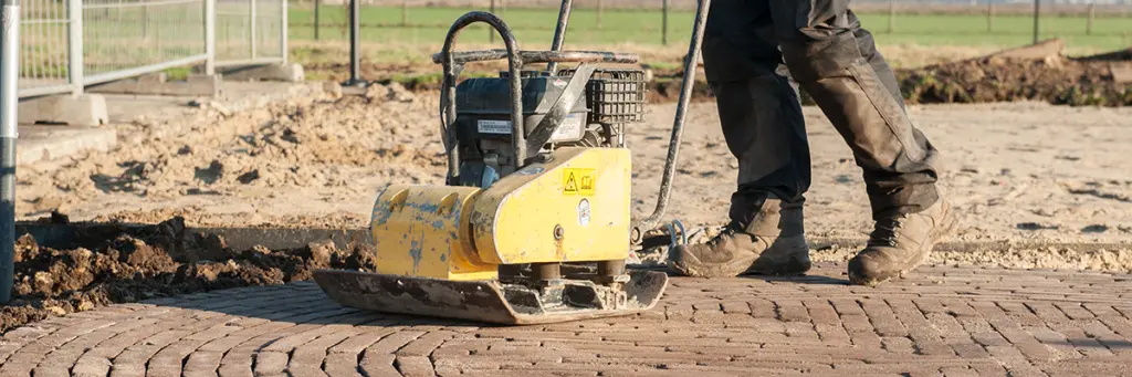 Een rond terras met klinkers aanleggen. Hoe doe je dat? - Bindels Buiten Beleving