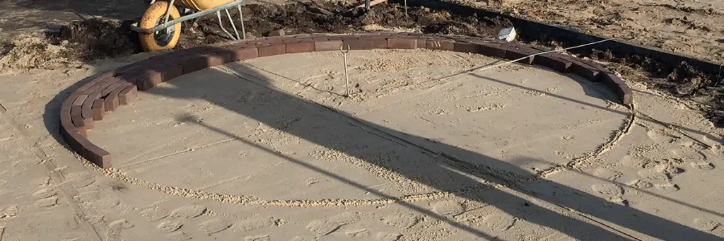 Een rond terras met klinkers aanleggen. Hoe doe je dat? - Bindels Buiten Beleving