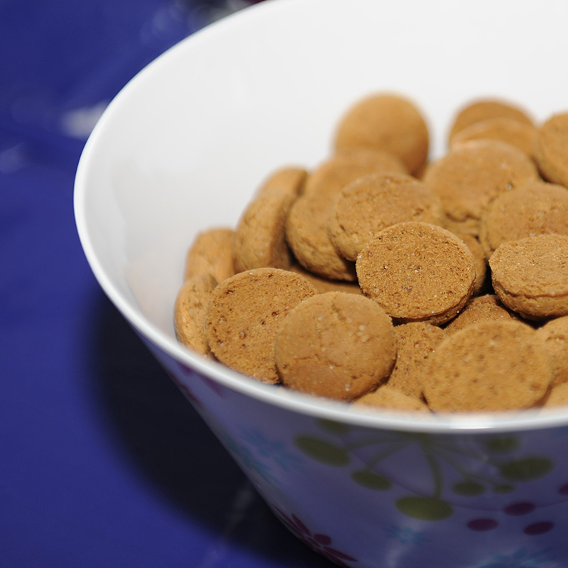 Tuintips december: zorg voor sfeer én verzorging vlak voor de feestdagen. Slimme tips voor licht, groen en winterklaar tuinieren.