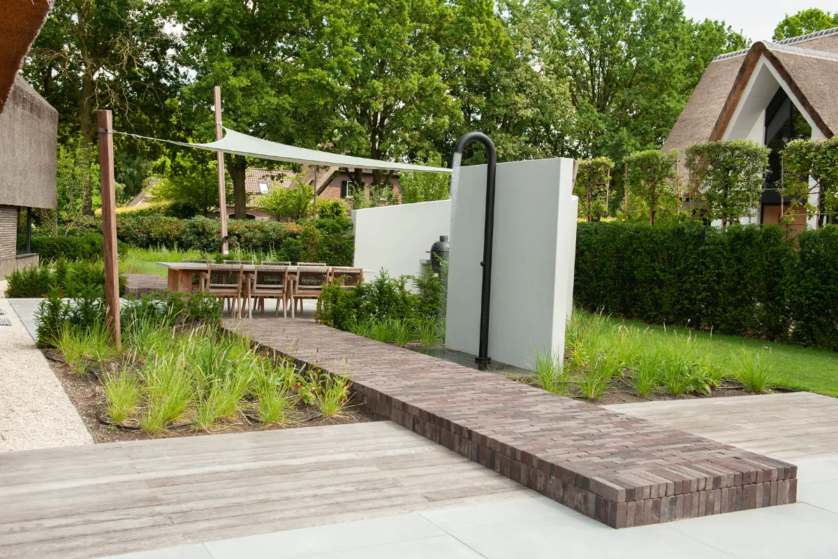 Inspiratie tuin Bindels Buiten Beleving bestrating en vlonders